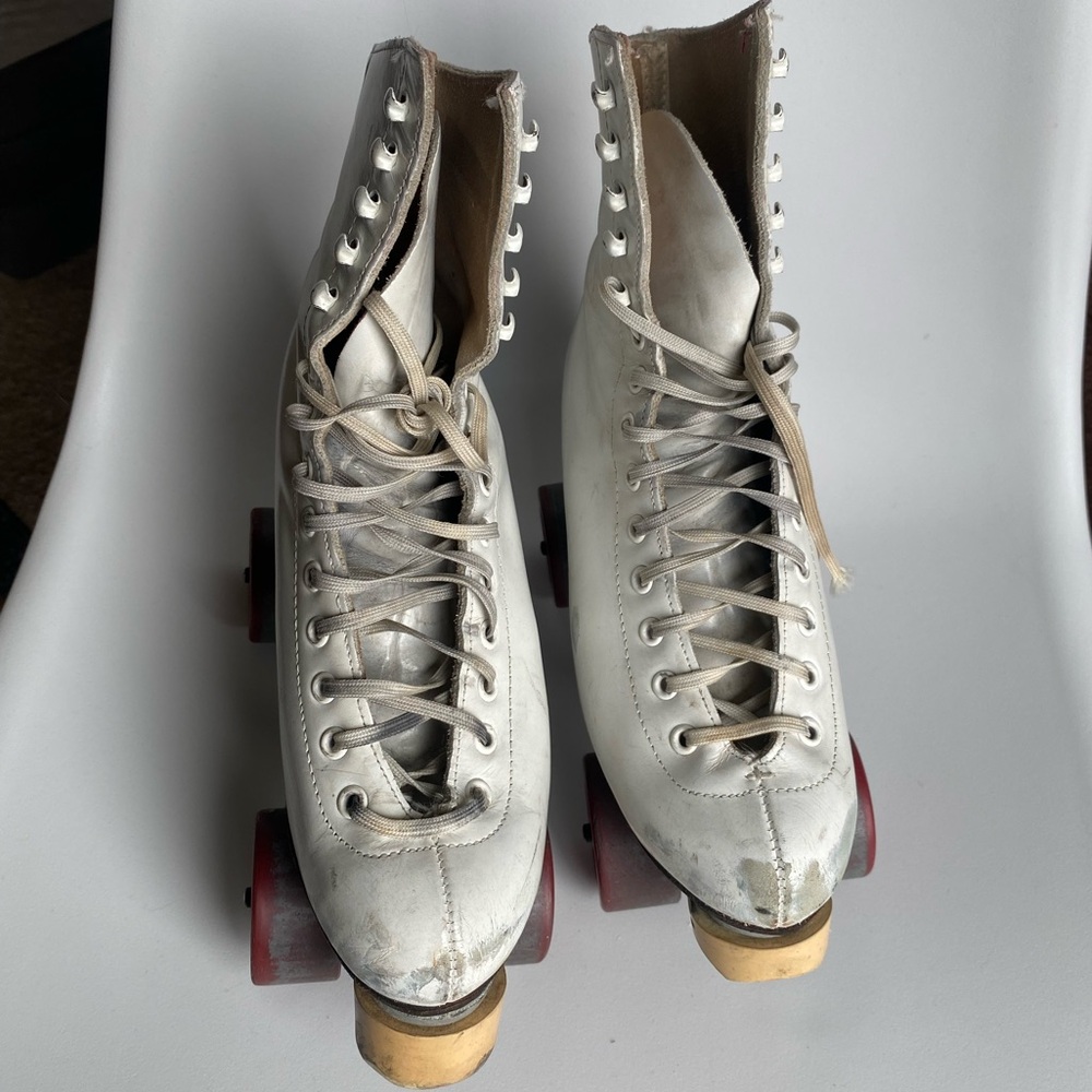 Riedell Vintage White Leather Quad Roller Skates with Red Wheels. Used/vintage. - Picture 4 of 16